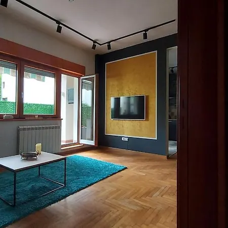 Turquoise Orange, The Art Of Vacation In Белград